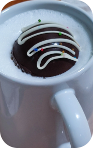 <strong>Bomba de Chocolate - Aprox. 250 ml | 180–220 kcal</strong>