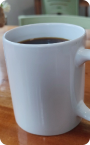 <strong>Café Americano - Aprox. 180–240 ml | 10–15 kcal</strong>