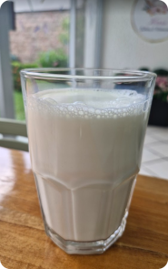 <strong>Leche grande - Aprox. 250–300 ml | 150–180 kcal</strong>