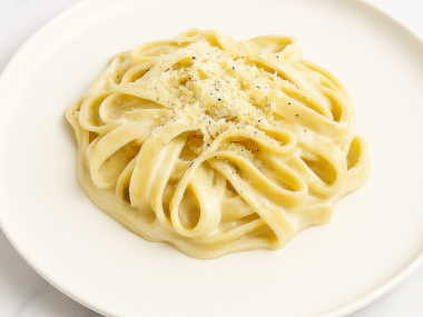 <strong>Fetuccini Alfredo - Aprox. 520–680 kcal por porción</strong>