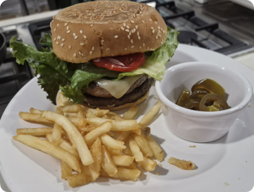 <strong>Hamburguesa Hawaiana - Aprox. 620–700 kcal por porción</strong>