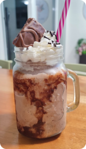 <strong>Frappe Kinder delice - Aprox. 300 ml | 220–280 kcal</strong>