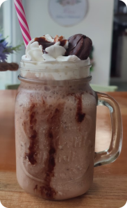 <strong>Frappe Mamut - Aprox. 300 ml | 240–310 kcal</strong>