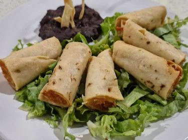 <strong>Taquitos Doraditos - Aprox. 430–510 kcal por porción</strong>