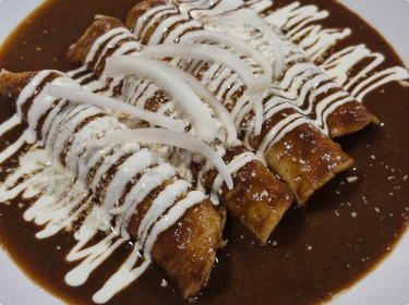 <strong>Enchiladas de mole - Aprox. 490–560 kcal por porción</strong>