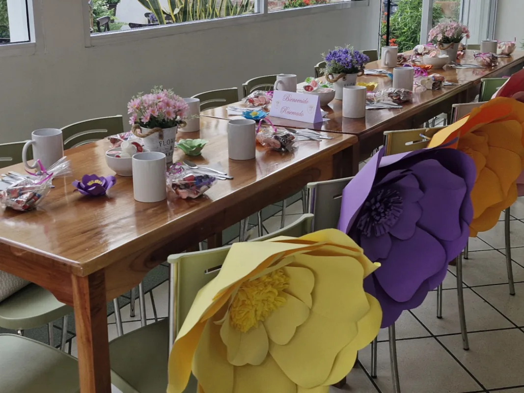 Mesas adornadas para evento especiales en kass bakery